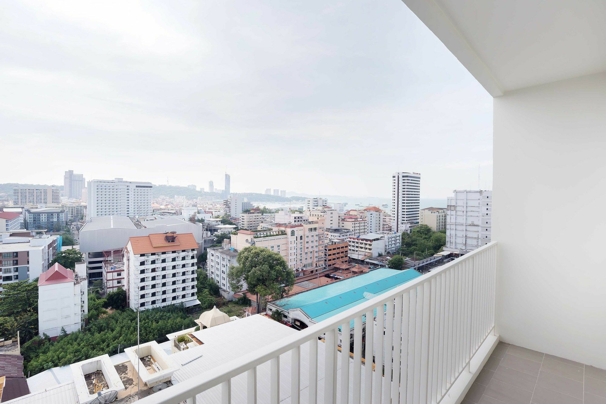 Favstay - The Base Central Pattaya Luaran gambar